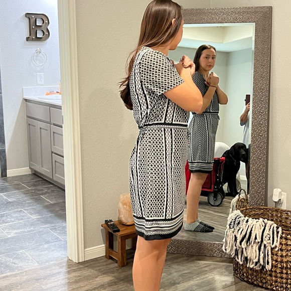 Dress from The Limited in black/white print. Size small. Excellent condition. - Picture 6 of 7